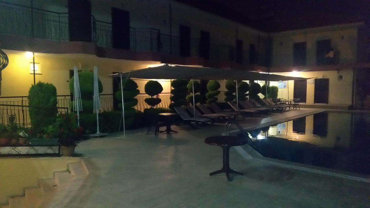 Las Palmeras Hotel Camyuva Exterior foto