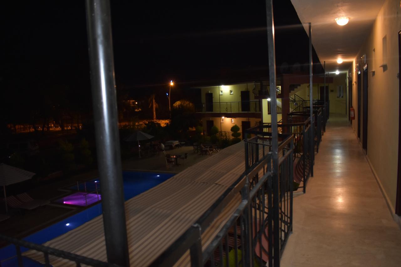 Las Palmeras Hotel Camyuva Exterior foto