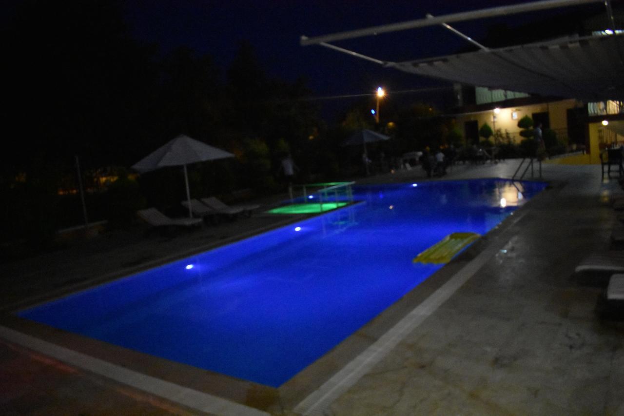Las Palmeras Hotel Camyuva Exterior foto
