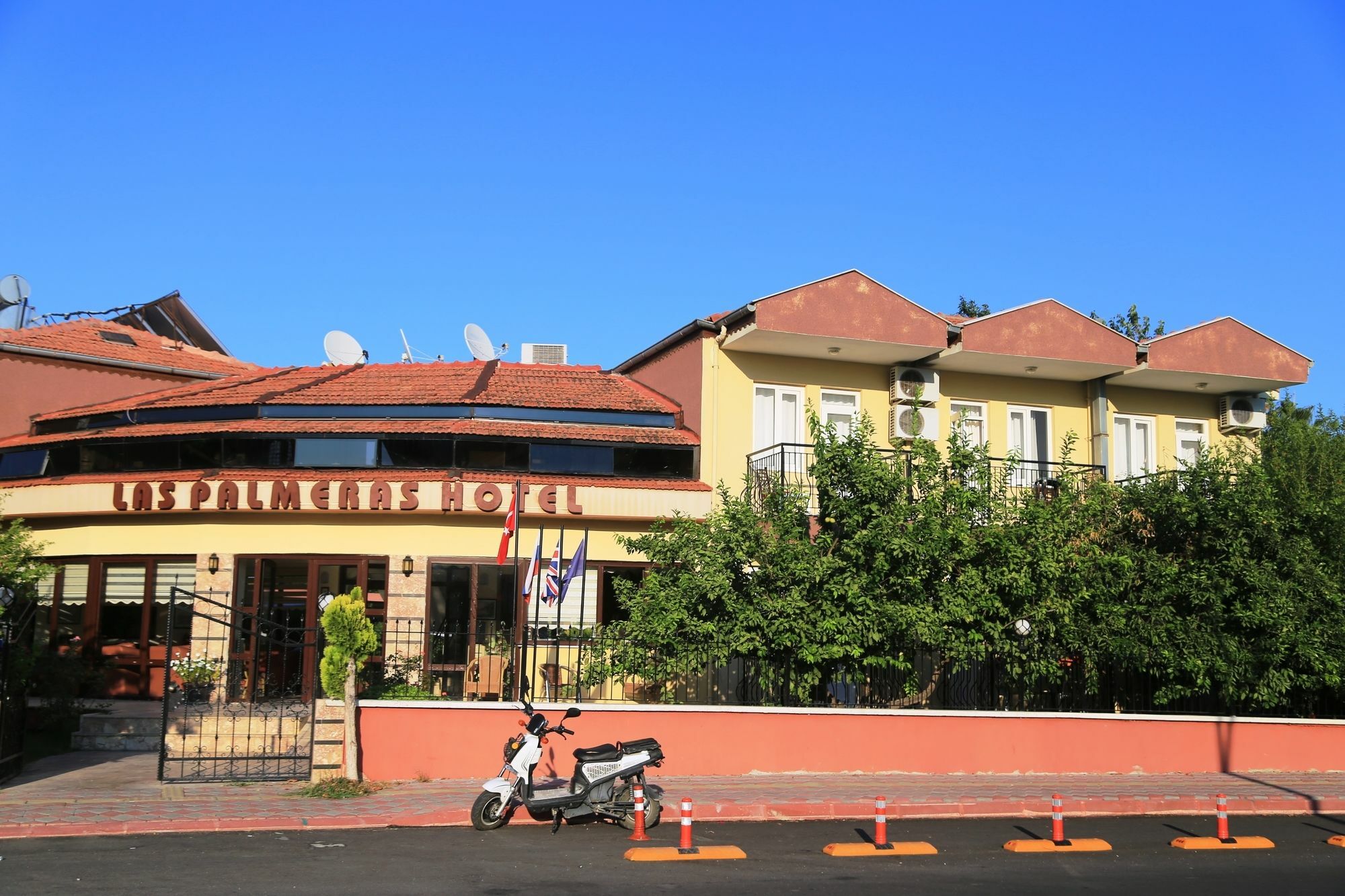 Las Palmeras Hotel Camyuva Exterior foto
